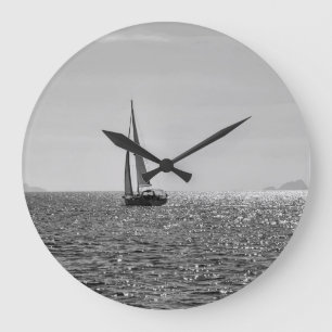 Coolans moderna foto av segelbåt under sommaren stor klocka