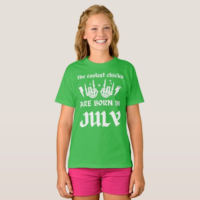 COOLEST-CHICKARNA ÄR FÖDDA I JULI-födelsedagen T Shirt (Hel framsida)
