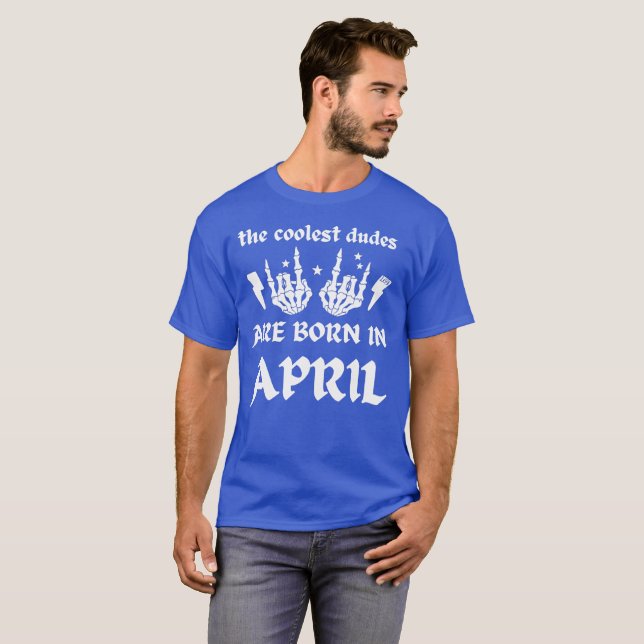 COOLEST DUDES ÄR FÖDDA I APRIL-födelsedag T Shirt (Hel framsida)