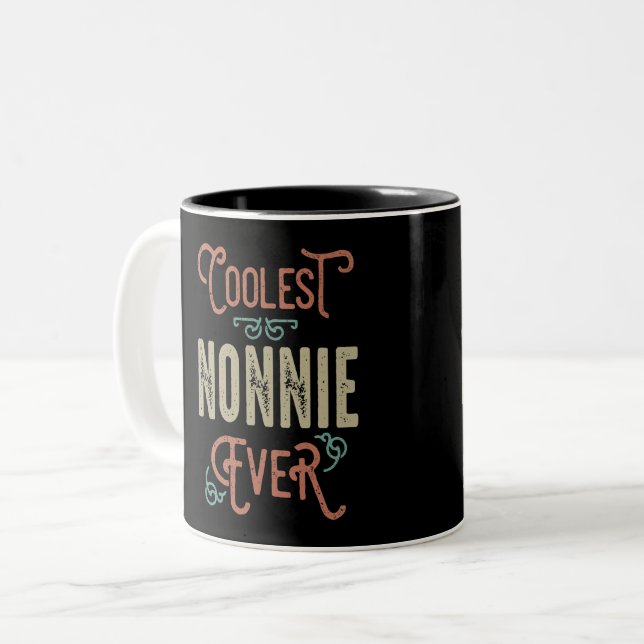 Coolest Nonnie Aldrinie Två-Tonad Mugg (Framsida vänster)