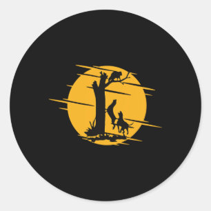 Coon Hound Hund Treeing A Raccoon Howling - Roligt Runt Klistermärke