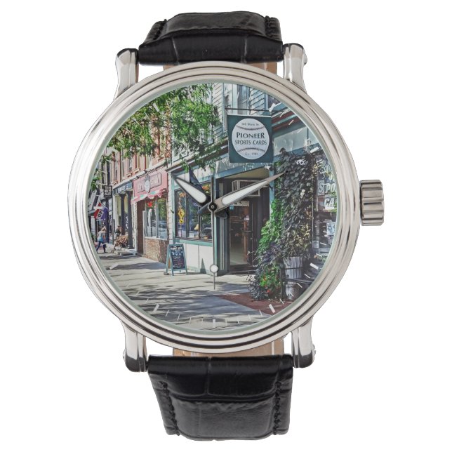 Cooperstown NY - Shops Along Main Street Armbandsur (Framsida)