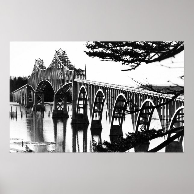 Coos Bay Bridge PhotographNorth Bend, ELLER Poster (Framsidan)