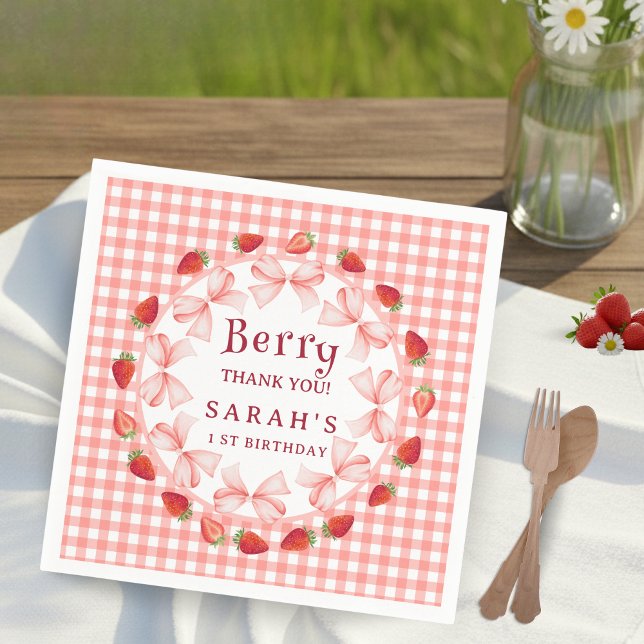 Coquette Berry Första Födelsedag Röd Gingham  Pappersservett (Coquette Berry First Birthday Red Gingham Napkins)