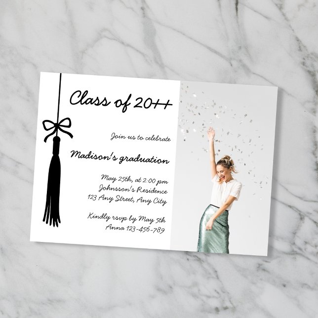 Coquette Bow Svart & Vitt Foto 2026 Examen Inbjudningar (Coquette Bow Black & White Photo 2026 Graduation Invitation)