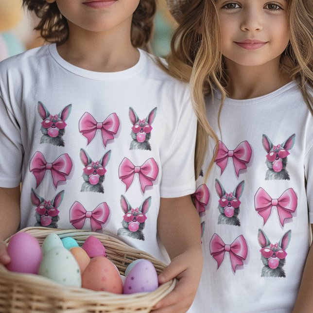 Coquette Bunny med sunglass Gum och Bow i Rosa T Shirt (Coquette easter bunnies with pink bubble gum and bows. )