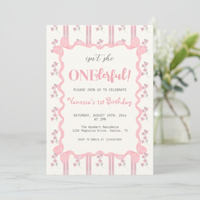 Coquette Floral Pink Bow Girl First Birthday Inbjudningar (Stående Fram)