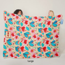 Coquette-hjärtan och blomkrämmonogram fleecefilt