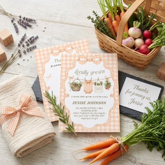 Coquette Persika Gingham Lokalt Odlad Babyfirande Inbjudningar