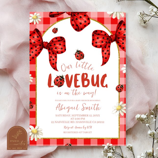 Coquette Red Bow Lovebug Baby Shower Invitation Inbjudningar (Skapare uppladdad)