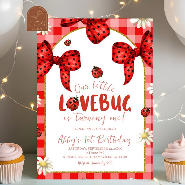 Coquette Red Bow Lovebug First Birthday Invitation Inbjudningar (Skapare uppladdad)
