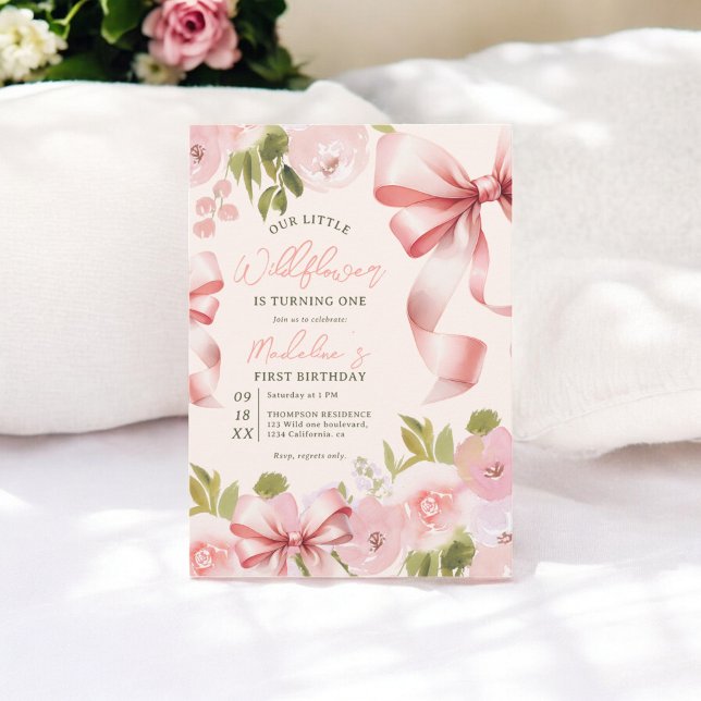 Coquette Rosa Bow & Pastel Blommigt Första födelse Inbjudningar (Coquette Pink Bow & Pastel Floral First Birthday Invitation)