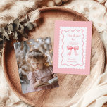 Coquette Rosa Watercolor Bow 1:a födelsedagen Tack Kort<br><div class="desc">Ta del av och glädjen i din flicka första födelsedag med vårt vackra Photo Cute Rosa Bow Coquette 1:a födelsedag - tack ditt kort. Detta kort för personlig är perfekten för att uttrycka tacksamhet till gästerna när de vårdar de värdefulla minnen som kom under firande. Anpassadet med ett foto från...</div>