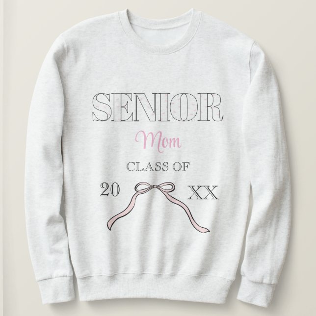 Coquette Senior Mom Graduate Custom Pink Bow  T Shirt (Design framsida)