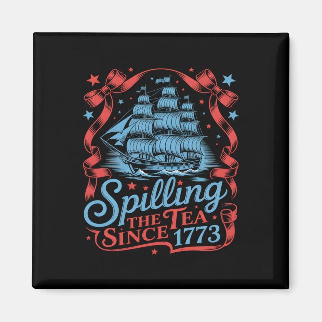 Coquette Spilling the Tea sedan 1773 4:e juli Magnet (Framsidan)