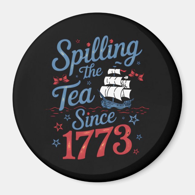 Coquette Spilling the Tea sedan 1773 4:e juli Magnet (Framsidan)