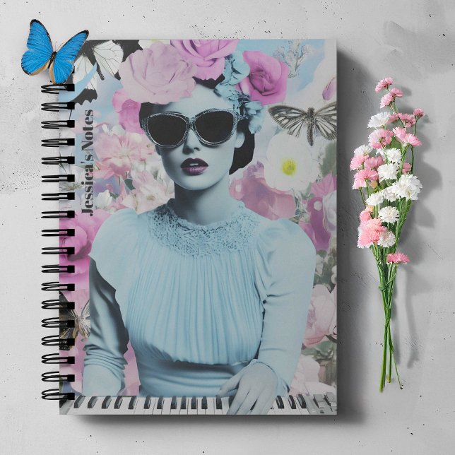 Coquette Stil Rosa och Blue Retro Pop Art Collage Anteckningsbok (Elevate your style with this standout piece, ideal for lovers of vintage flair.)