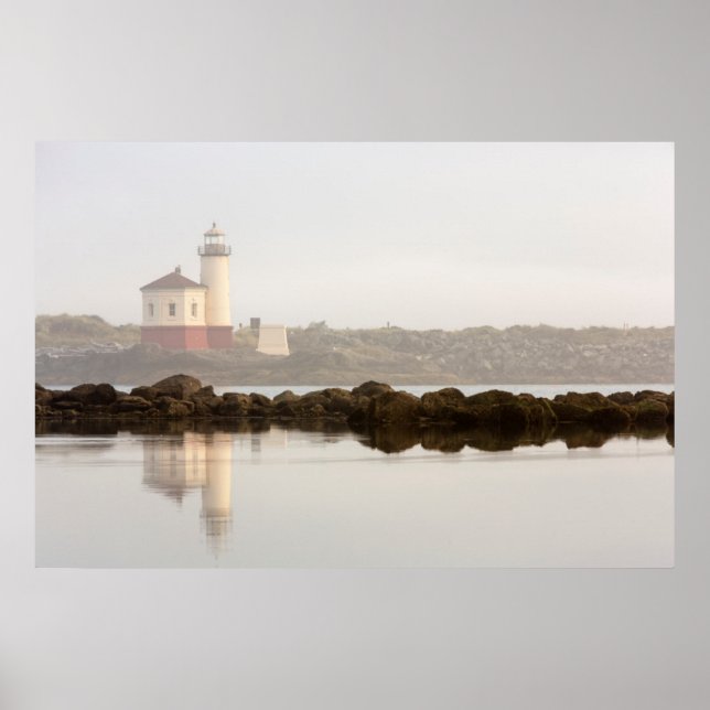 Coquille River Fyren i morgondimma Poster (Framsidan)