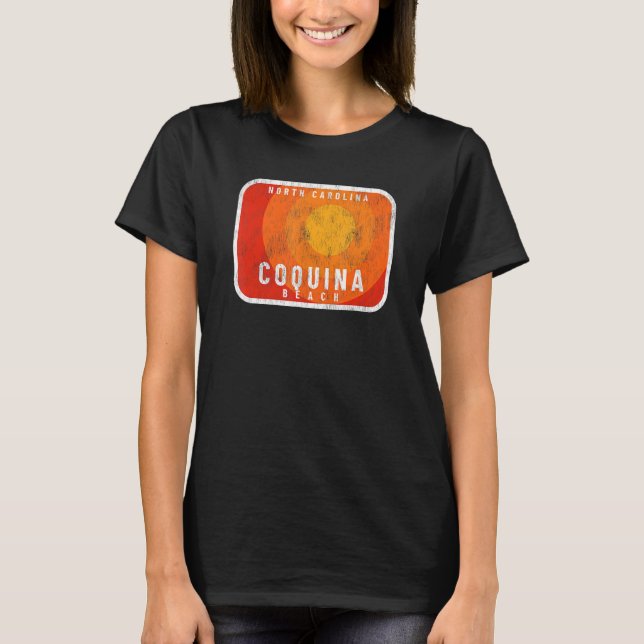 Coquina Beach NC Summertime Vacationing Hett Sunsh T Shirt (Framsida)