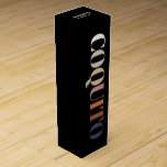 Coquito jul Drink Flaska Presentask För Vinflaska<br><div class="desc">Modern ärftlig färg-typografi. 
Lägg till namn om vem som gjorde det för personlig kontakt.</div>