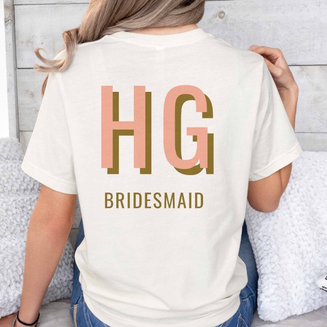 Coral + Brown Monogram Bröllopsfest Bridesmaid T Shirt (Coral + Brown shown on Natural t-shirt.)