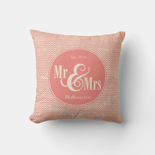 Coral Chevron "Mr & Mrs"-kudden, personlig Kudde (Framsida)