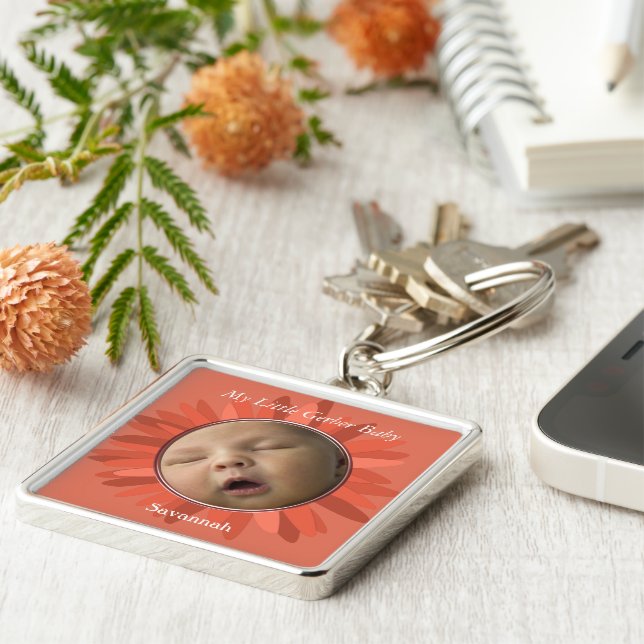 Coral Gerber Daisy Baby Photo Nyckelring (Sidan)