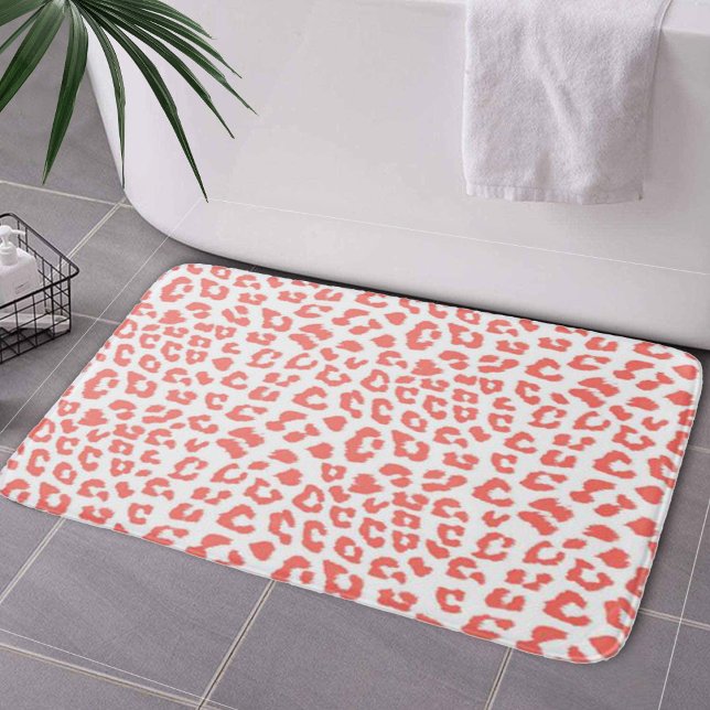 Coral Leopard Print Badrumsmatta (Coral Leopard Print Bath Mat by Looly Elzayat
)