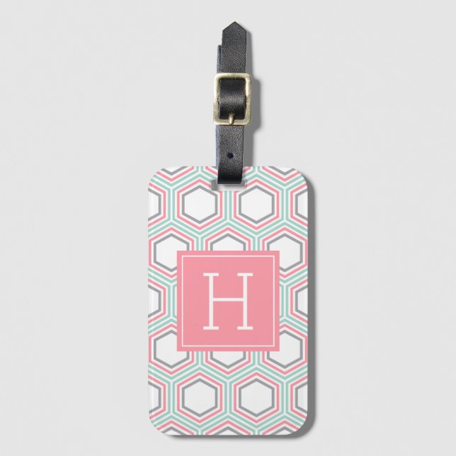Coral och Rosa Hexagon Mönster Monogrammed Bagagebricka (Framsida vertikal)