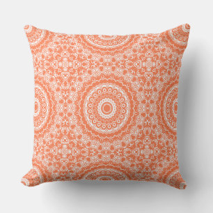 Coral on White Mandala Kaleidoscope Medallion Kudde