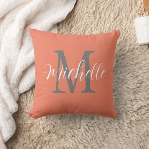 Coral Peach Girly Monogram och Namn Kudde