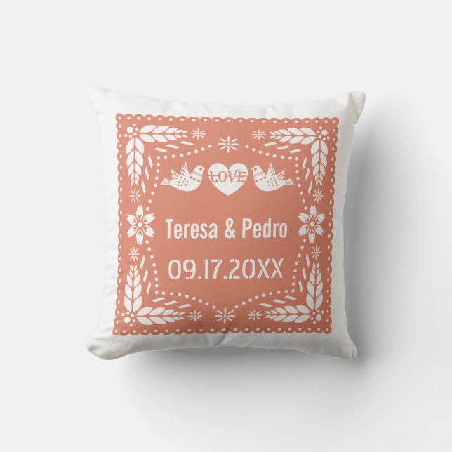 Coral peach papel picado love birds bröllop kudde (Framsida)