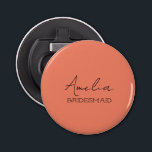 Coral Personlig Bridesmaid Flaska Open er Flasköppnare<br><div class="desc">Skapa en öppnare för nyckel/flaska i personlig för alla speciella människor i bröllop. Namn och titeln kan anpassas efter dina behov/formuleringar.</div>