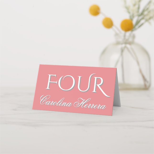 Coral Pink Minimalist Script Guest Name Number Placeringskort (Baksida)