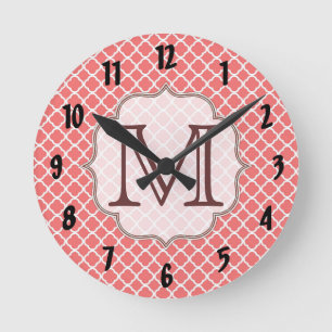 Coral Quaterfoil Latti Monogram initial väggklocka
