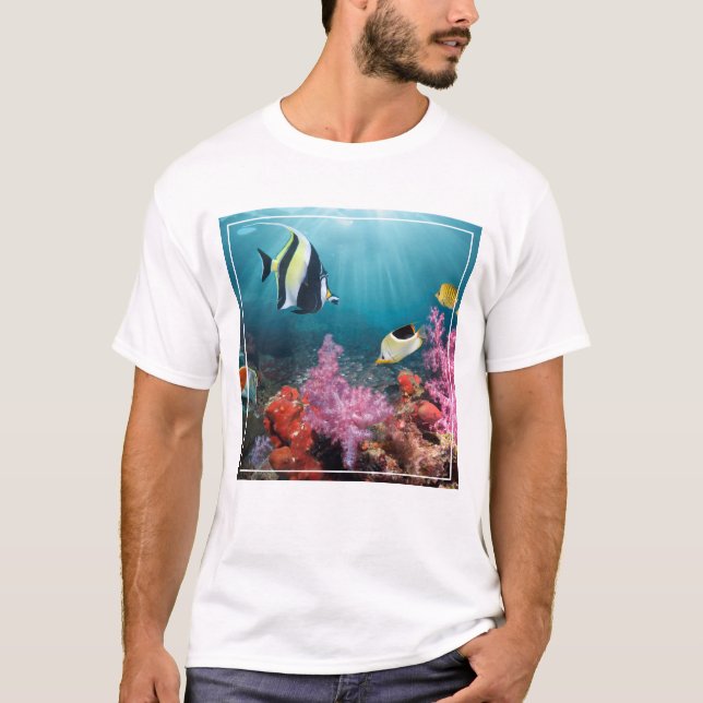 Coral Reef Scenero| Moorish Idol T-shirt (Framsida)