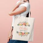 Coral Rosa Blommigt Greenery Bröllop Bridesmaid Tygkasse<br><div class="desc">Anpassningsbarna av den vita blommigten till säcksdesignen har en utandning av vackra vattenfärgblommor och grönska] att ramar är ett anpassningsbar monogram namn i det moderna peachy rosa-skriptet, tillsammans med mörk grått-anpassningsbar-brudens sida med . Färg omfattar rosa, korallell orange, gult och violettblommor med lush sage och mörkare grönt löv och löv....</div>