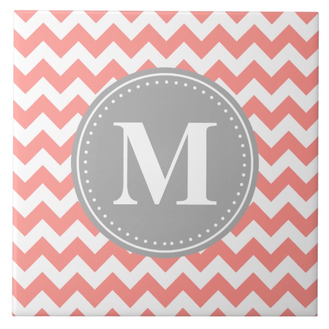 Coral Rosa Chevron Zigzag Grått Monogram Kakelplatta (Framsidan)
