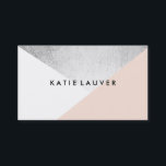 Coral white modern faux silver foil färg block visitkort<br><div class="desc">En korallvit, modern utformning av affärskortet för faux-silver-folie i färg. Anpassa det här korallvvita, moderna faux-silver-blocket färg och ge det ditt individuella stil. Ett modernt Affärskort för professionell anpassade. Perfekt för många yrken tittar att det visuella kreativet kant över sina konkurrenter ska stå ut från folkmassan! Perfekt för personliga stilister,...</div>