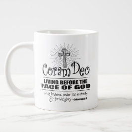’Coram Deo’ 20 oz JUMBO Mugg (Svart)