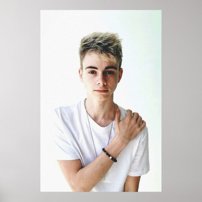 Corbyn Besson Poster (Framsidan)