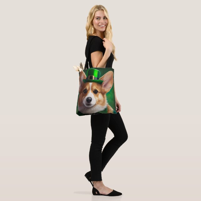 Corgi Hund i St. Patrick Dress Tygkasse (På modell)