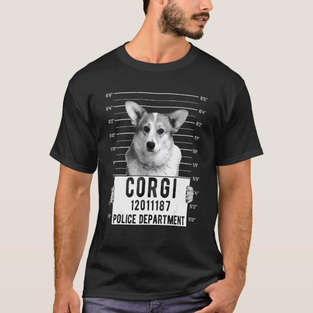 Corgi Mug Shot Kriminell Hund T Shirt (Framsida)