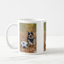 Corgi som leker fotboll kaffemugg