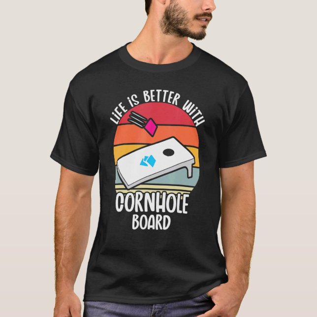 Cornhål Toss Hål Bean Bag Toss Game Board Gräsmatt T Shirt (Framsida)