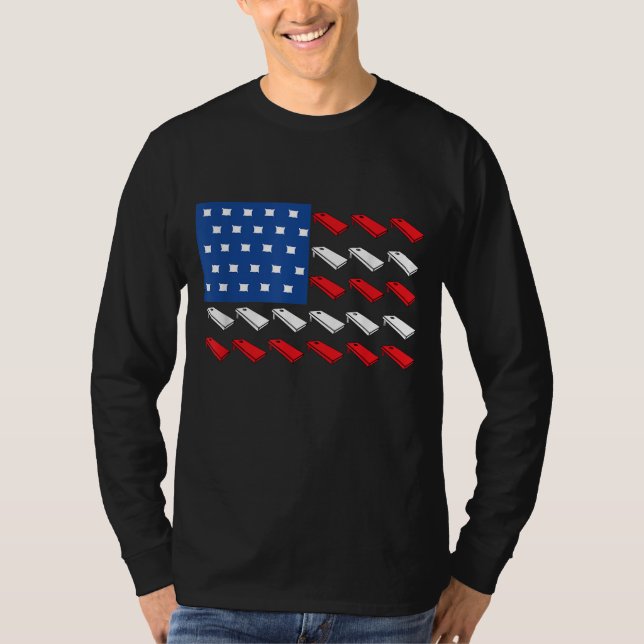 Cornhole American Flagga For Player Drinking Team T Shirt (Framsida)