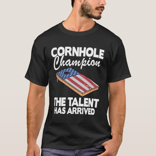 Cornhole Champion American Flagga Board Cornhål T Shirt (Framsida)