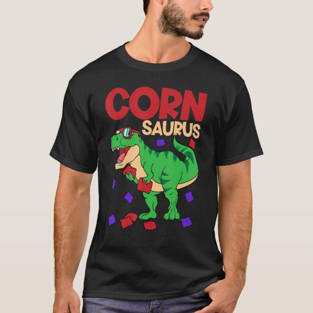 Cornhole Corn Hole Cornsaurus T Shirt (Framsida)