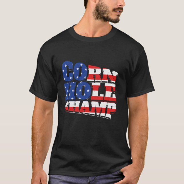 CornHole Mästare US Flagga Bean Sandpåse Toss Corn T Shirt (Framsida)