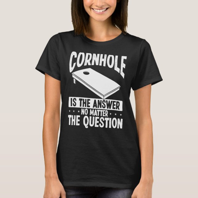 Cornhole Player Maj Hål är Svarskornament T Shirt (Framsida)